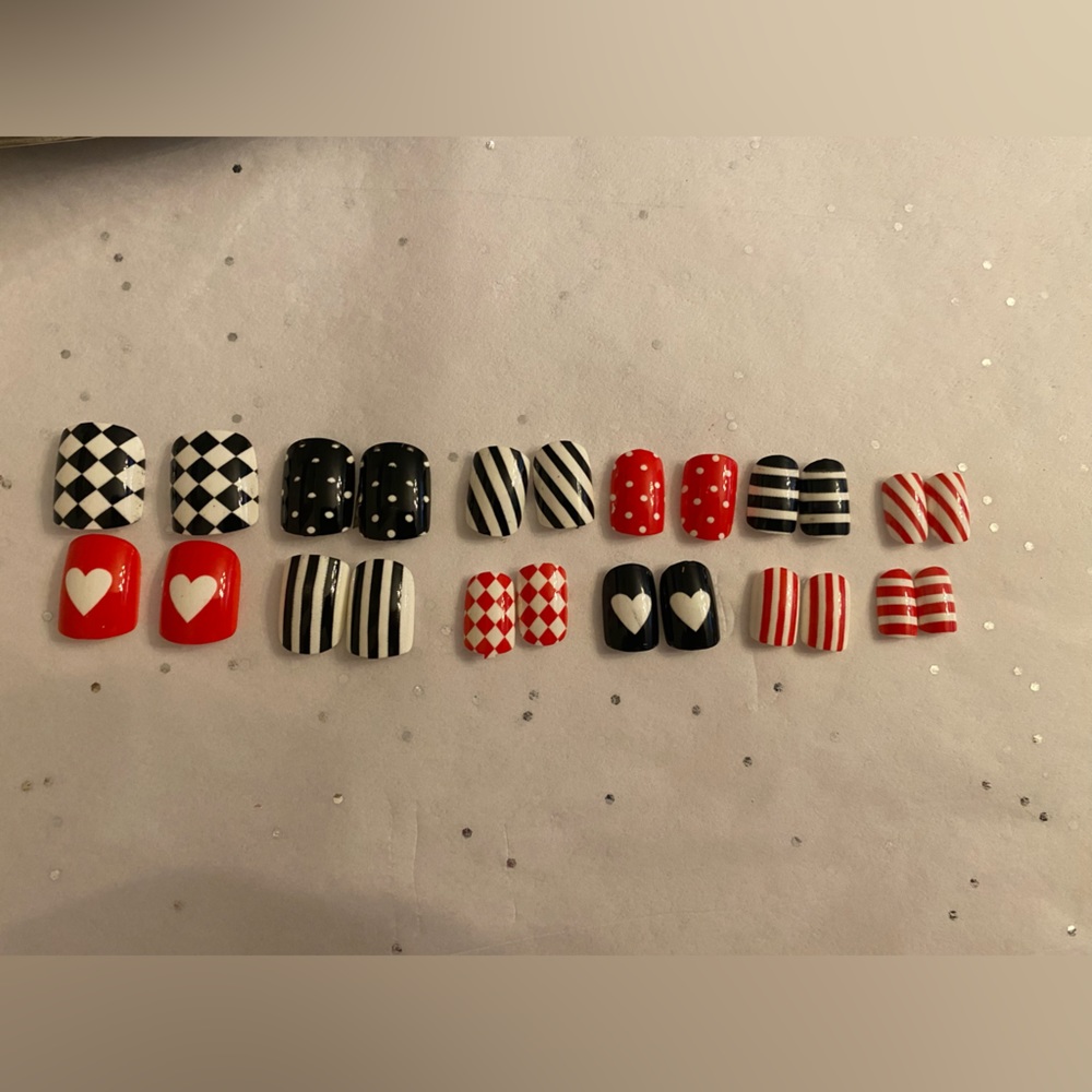 New ❤️ Queen Of Hearts ❤️ Red, Black & White Manicure Press Pop On Nails - Picture 8 of 13
